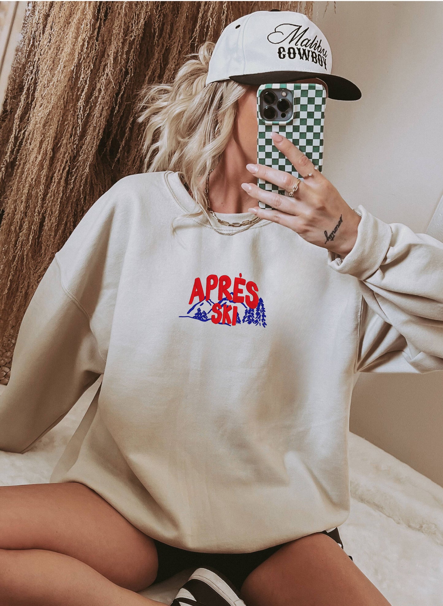 Apres Ski Embroidered Sweatshirt Crewneck